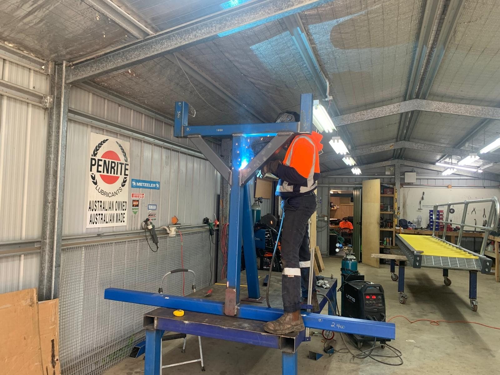 Welding the beam racks in the TAK workshop