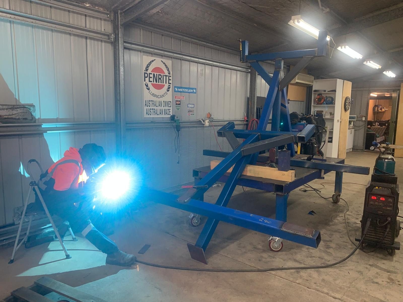 Beam racks on the truck tray